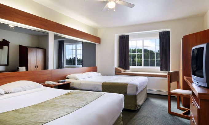 Eagle River Hotel | Microtel Inn & Suites by Wyndham Eagle River/Anchorage Area