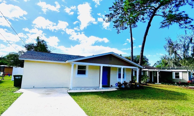 Temple Crest House | Mid Cent Modern near Beach π Bush Gardens π’ USF π