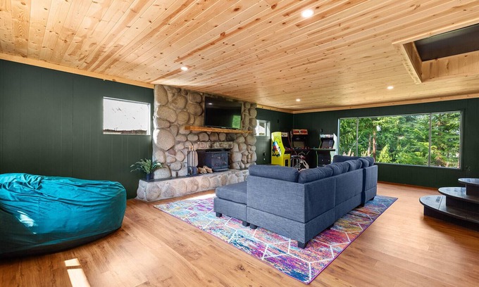 Lewis County Cabin | Mid-Century 4-BD Cabin with Game Room Near Mt. Rainier - Goldfinch Pines
