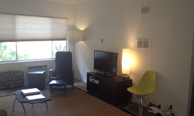 Canyon Corridor Apartment | Mid-Century Desert Skies Condo in South Palm Springs