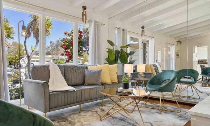 East San Mateo House | Mid Century Garden View Home Parking