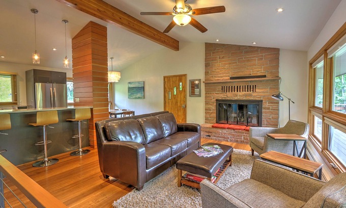 Glenwood Springs House | Mid Century Home with a Modern Twist in Downtown. Proximate to Everything w/AC!