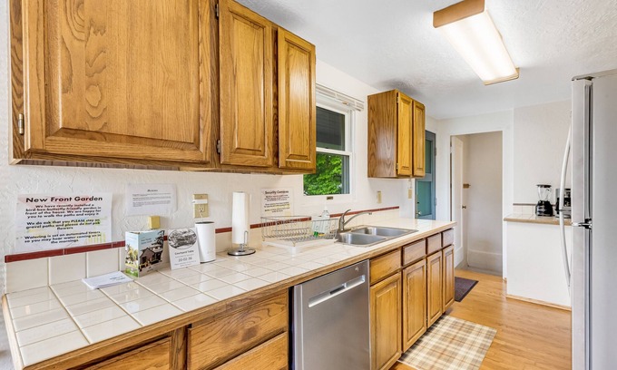 Poulsbo House | Mid-century house with bay view, central AC & washer/dryer - walk to downtown