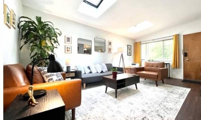Water Hill House | Mid-Century in Water Hill w/Tons of Natural Lightn