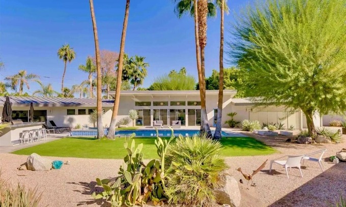 Tahquitz River Estates House | Mid Century Indoor/Outdoor Luxury Oasis