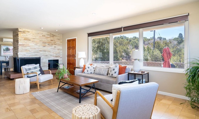 Northeast Santa Fe House | Mid-century Modern 3 min for plaza
