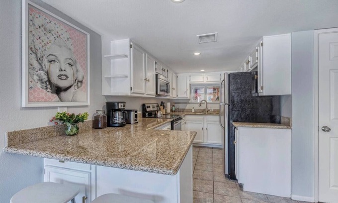 Alhambra Condo | Mid-Century Modern in the heart of Phoenix!