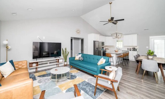 Lynchburg House | Mid Century Modern Ranch in middle of Lynchburg VA