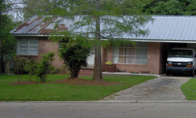 Mid City South House | Mid-Century Modern meets Cajun/Creole, hub to Louisiana Festivals & Adventures