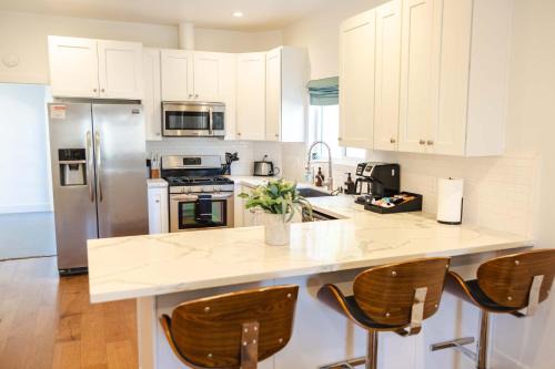 Downtown Los Angeles House | Mid Century Modern - Walk to Dodger Stadium, DTLA