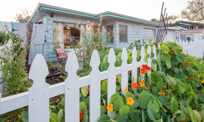 Pierpont Bay Cottage | Mid-century Modest Cottage at Pierpont Beach