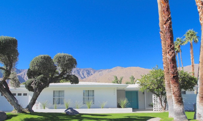 Indian Canyon House | Mid-Century Style With Spectacular Mountain Views