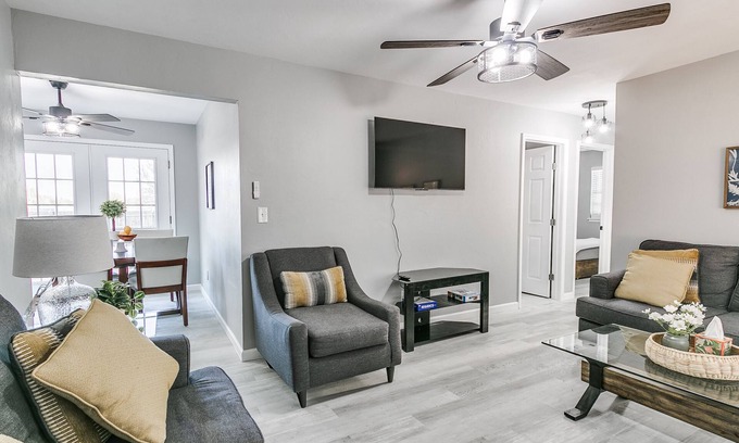 Del City House | Mid-Del Rest and Stay