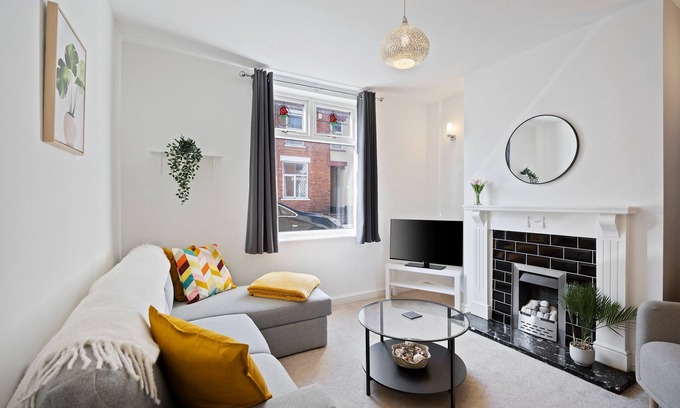 Lincoln House | Mid-Long Stay| Contractors | Families | Relocators Free Parking & Fast Wi-FI