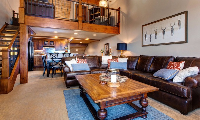 Deer Valley House | MID-MOUNTAIN - POOL, PRIVATE HOT TUB, EASY ACCESS TO SILVER LAKE VILLAGE/LIFT