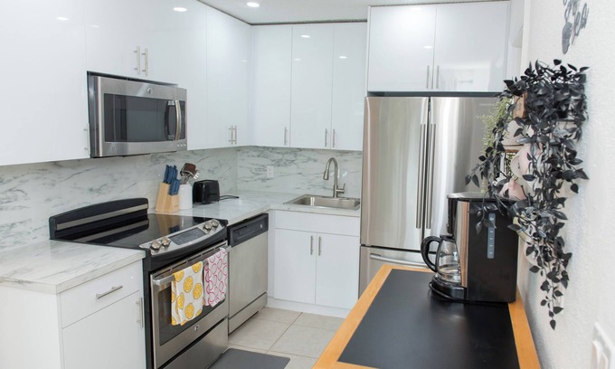 Davie House | Mid-term rental 4-bedroom/2-bath house w yard in Ft Lauderdale - Davie area