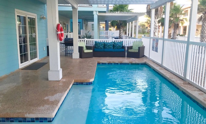 Port Aransas House | Mid Week SPECIALS! 6 BR ~5.5 BA ~Beach Access ~Private Pool ~Sleeps 16