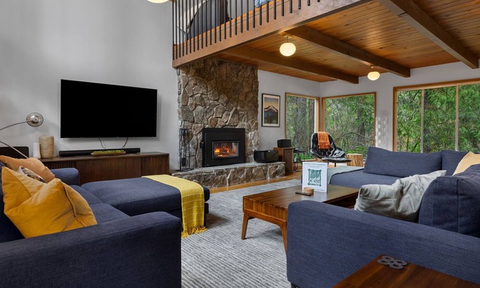 Marmot House | Midcentury Modern Nestled in Mt Hood Wilderness, River Access w/Views.