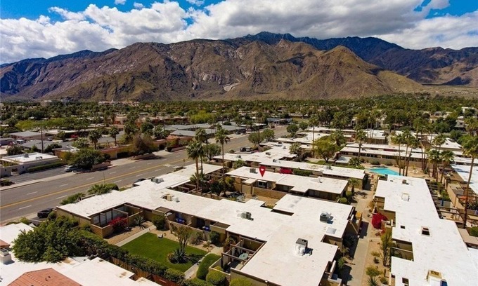 Racquet Club Estates Condo | Midcentury Modern Condo with Mountain Views in the heart of Palm Springs