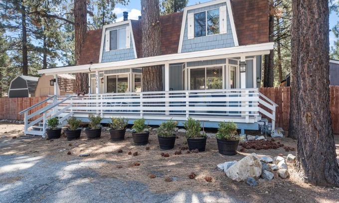 Woodlands Ski Chalet | Middle Bear Chalet -Perfect getaway for a weekend in the mountains!