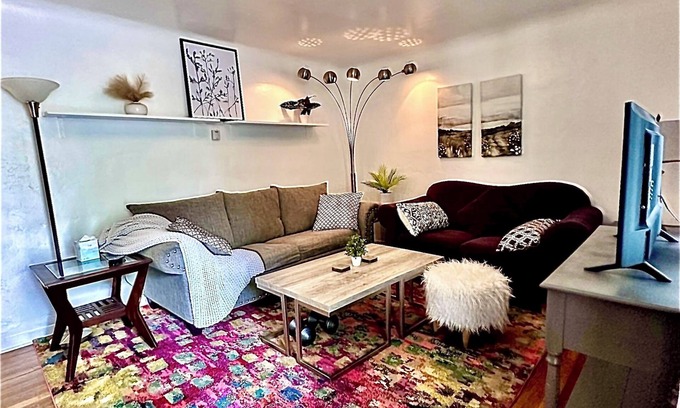 El Prado Apartment | Middle nest - Stylish 1BR – Walk to UNM & Hospitals – w/Parking !