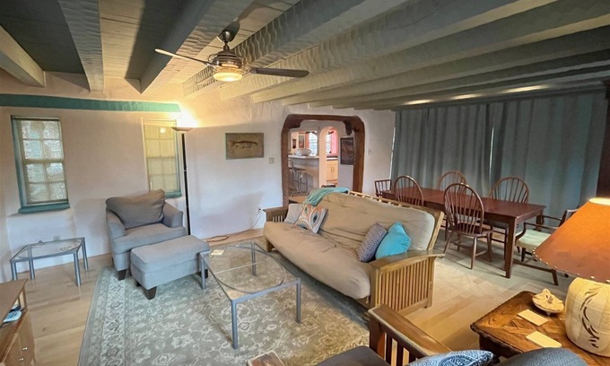 Taos House | Middle of Town Close to Everything