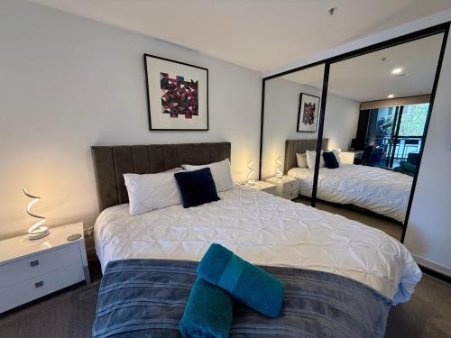 Braddon Apartment | Midnight Luxe 1BR 1Bath Apartment 104 in the heart of Braddon Pool Sauna Secure Parking Wine WiFi