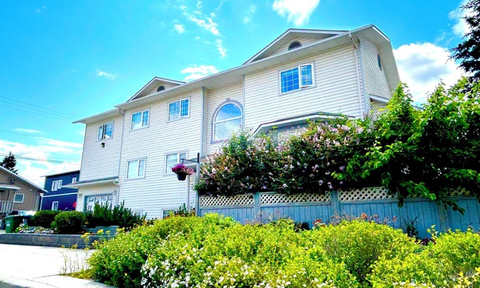 Whitehorse Hotel | Midnight Sun Inn