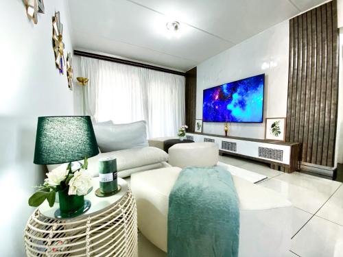 Greater Johannesburg Metropolitan Area Apartment | Midrand Siena Sun Luxury Suites 3 with water reserve