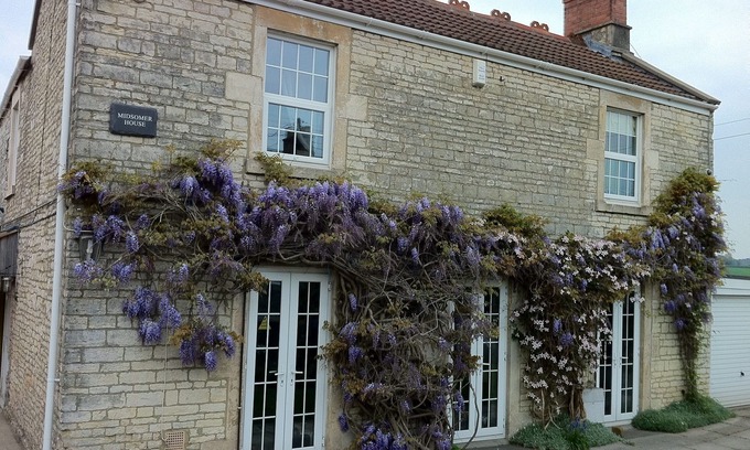Midsomer Norton House | Midsomer Manor Near Bath - Hot Tub & Lodge