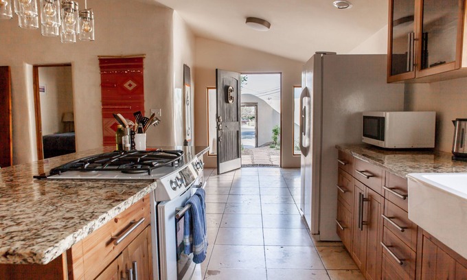 Santa Fe House | Midtown 2 bed Casita with A/C, Fast WiFi, Private Garden and Parking/2Cars.