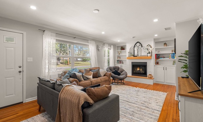 Hattiesburg House | Midtown Home Away from Home 3 BR