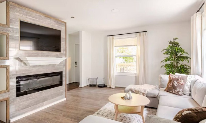 Powderhorn House | Midtown Mini Hideaway: NEW LISTING! nCozy House/Free parking/Fast Wifi