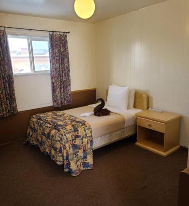 Dawson Creek Hotel | Midtown Motel on Alaska Ave