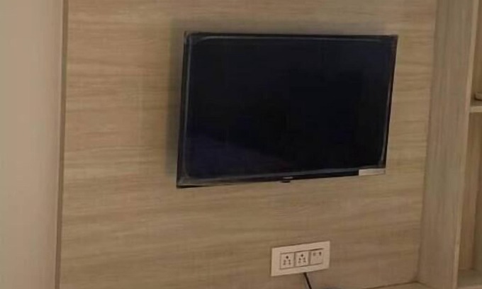 New Delhi Apartment | Midtown Studio Apt in DLF Capital West Delhi