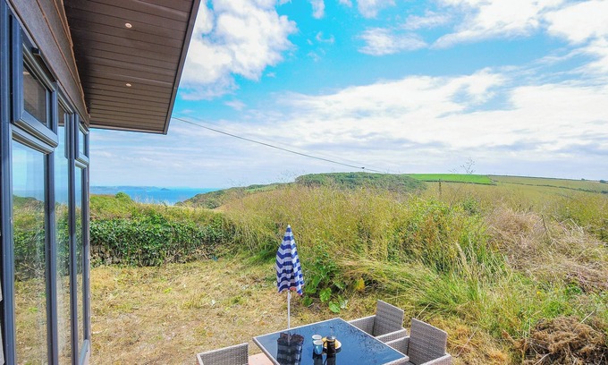 Torpoint Cottage | MIDWAY LODGE, romantic, character holiday cottage in Kingsand
