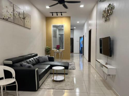 Si Rusa House | Mika mayung 136 Homestay with child pool