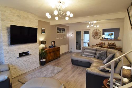 Menai Bridge House | Mikes at Menai - Stylish & Spacious 3 bed house in Menai Bridge.
