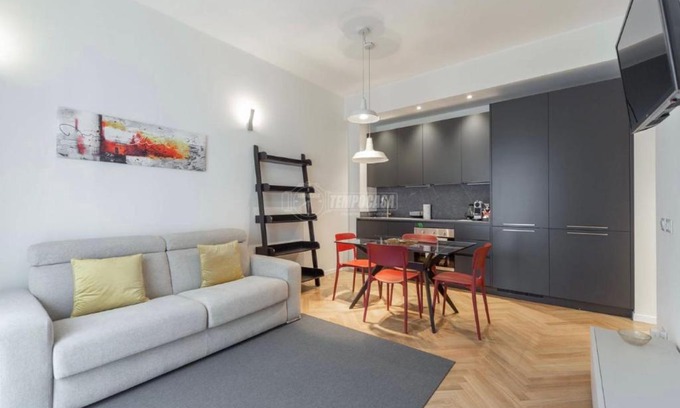 Milan Centre Apartment | Milano: Incantevole appartamento in pieno centro - Fancy yellow apartments