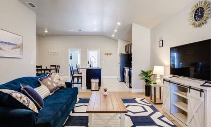 Lubbock House | Milano Lodge - Cozy Retreat