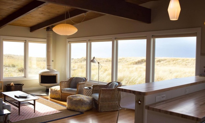 Manzanita House | Miles of beach outside your door- Amazing Oceanfront Home!