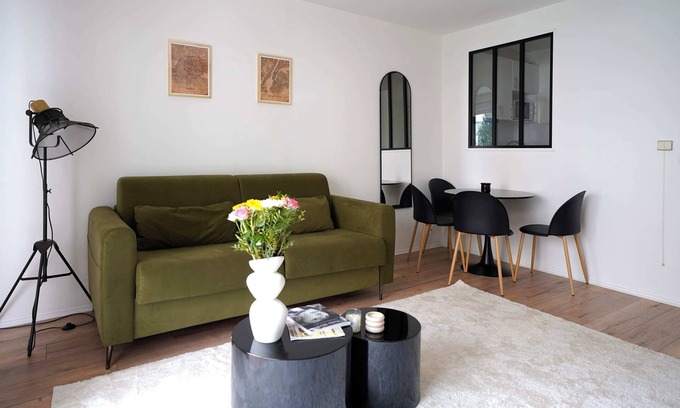 Suresnes Apartment | Militaire - Near Paris