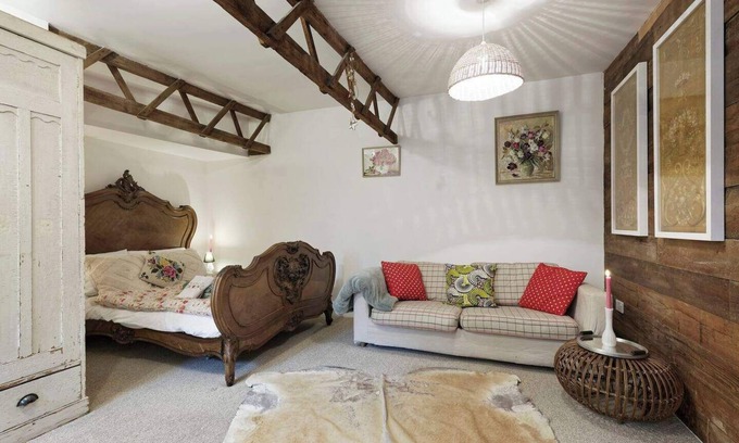 Whitstable Cottage | Milk Shed - Couples Seaside Retreat Whitstable