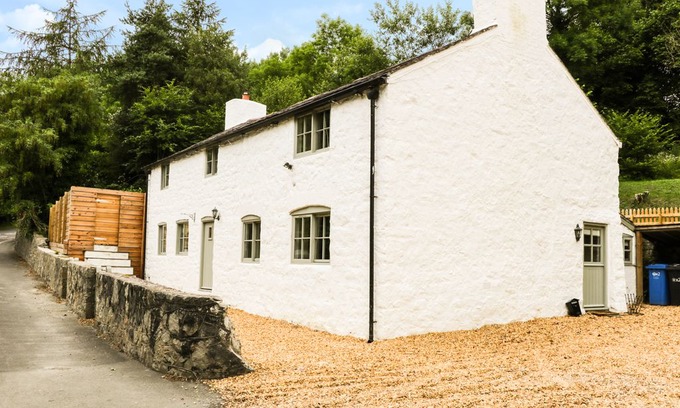 Gwernymynydd Cabin | Mill Cottage, LOGGERHEADS