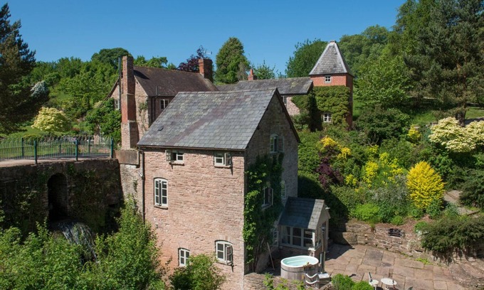 Upper Sapey Cottage | MILL COTTAGE, pet friendly, luxury holiday cottage in Hanley William