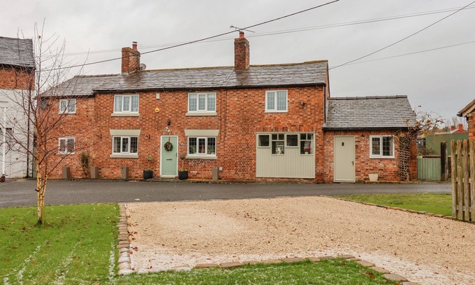 Tarvin Cottage | MILL LANE COTTAGE, family friendly, with a garden in Tarvin
