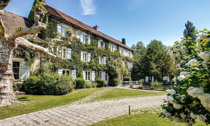 Treuzy-Levelay House | Mill XVIII th near Fontainebleau Swimming pool 16+ beds