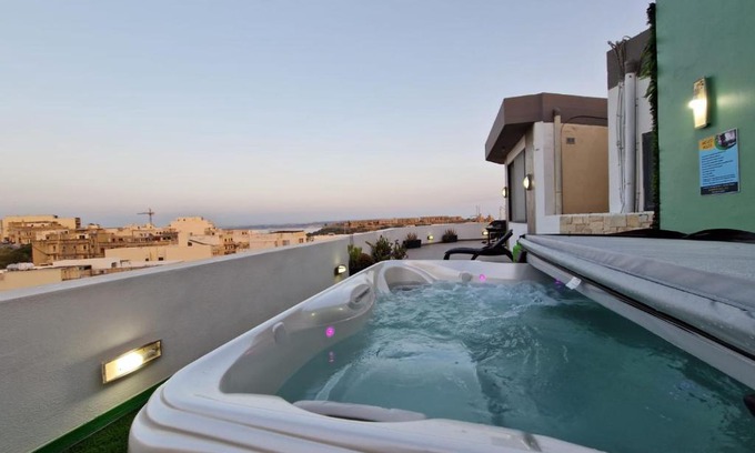 Ghajnsielem Apartment | Millennium Penthouse with private Hot Tub Gozo