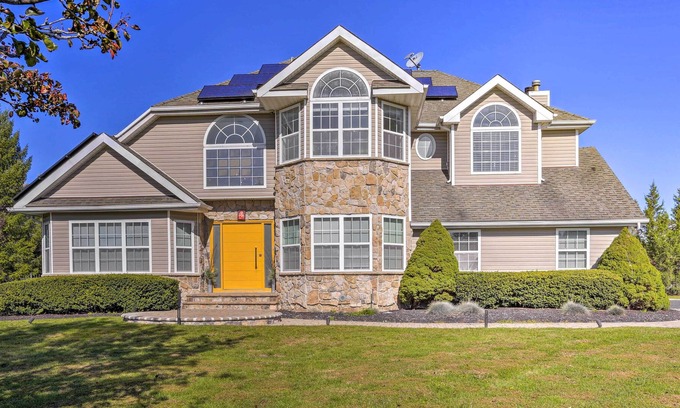 Miller Place Villa | Miller Place Getaway w/ Pool ~ 4 Mi to Beach!