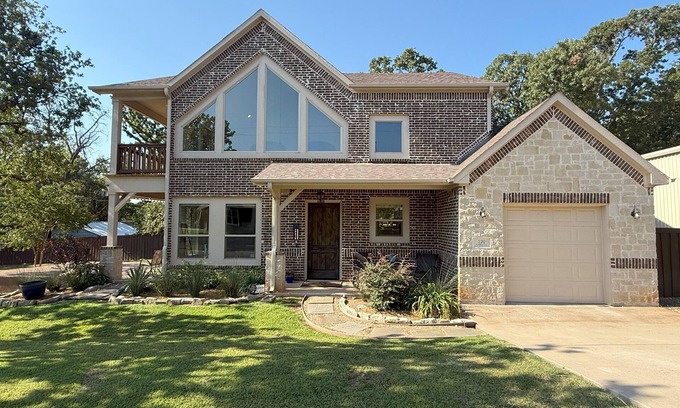 Pottsboro House | Miller's Cove on Lake Texoma! Luxury Lakeview Home built in 2017!